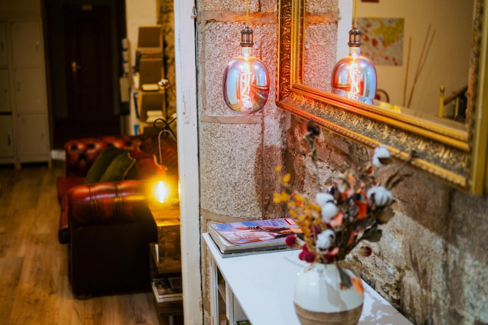 Hostal Santa Cruz سانتياغو دي كومبوستيلا المظهر الخارجي الصورة