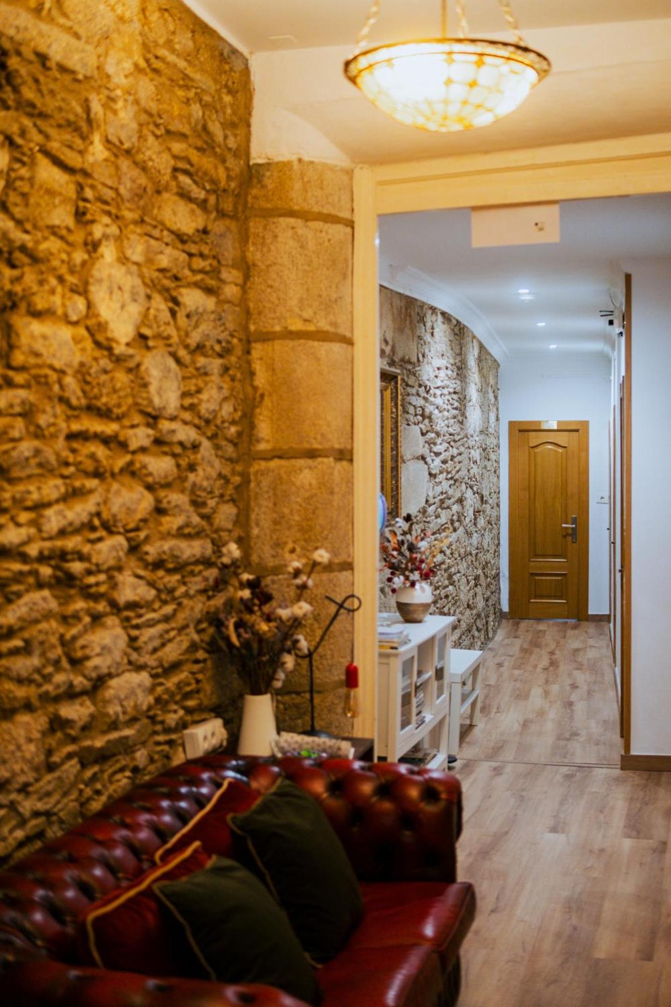 Hostal Santa Cruz سانتياغو دي كومبوستيلا المظهر الخارجي الصورة